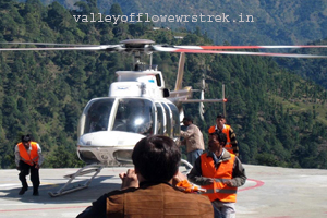 valley of flowers trek by helicopter